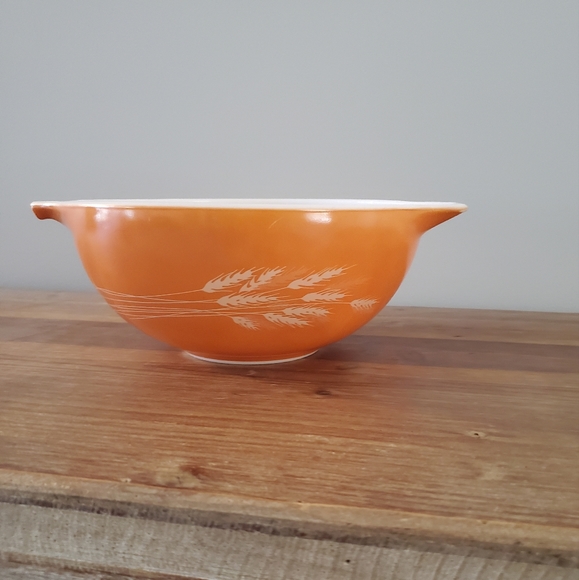 VNTG Autumn Harvest Pyrex Bowel - Picture 1 of 5